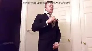 خيال إباحي: صديقها يرتدي ملابسها ويمارس الجنس معها بطريقة صريحة وقوية