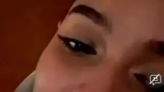 نهوده صغير على ضهره تنك عربي