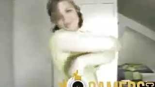 زوجة مثيرة تلتقط زوجها في فعل جنسي عبر كاميرا الويب انتقام إباحي صريح