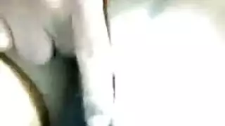 رداء الساتان يُخلع لممارسة جنس صارم مع الجار