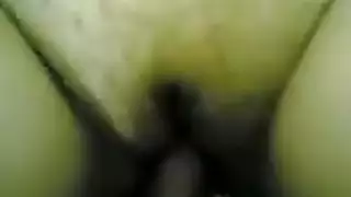 تتوسل للقضيب، ثم تُنادى بقوة في مشهد صريح