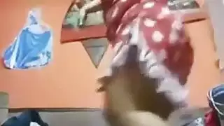 رقص متعاظم فتاة سوداء