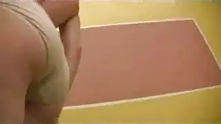 ام تعلم بنتها السكس مع اخوها