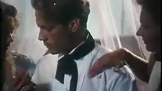 تناوب عليها رجلان: مشهد الجنس الجماعي لروزا كارسكلو الإيطالي